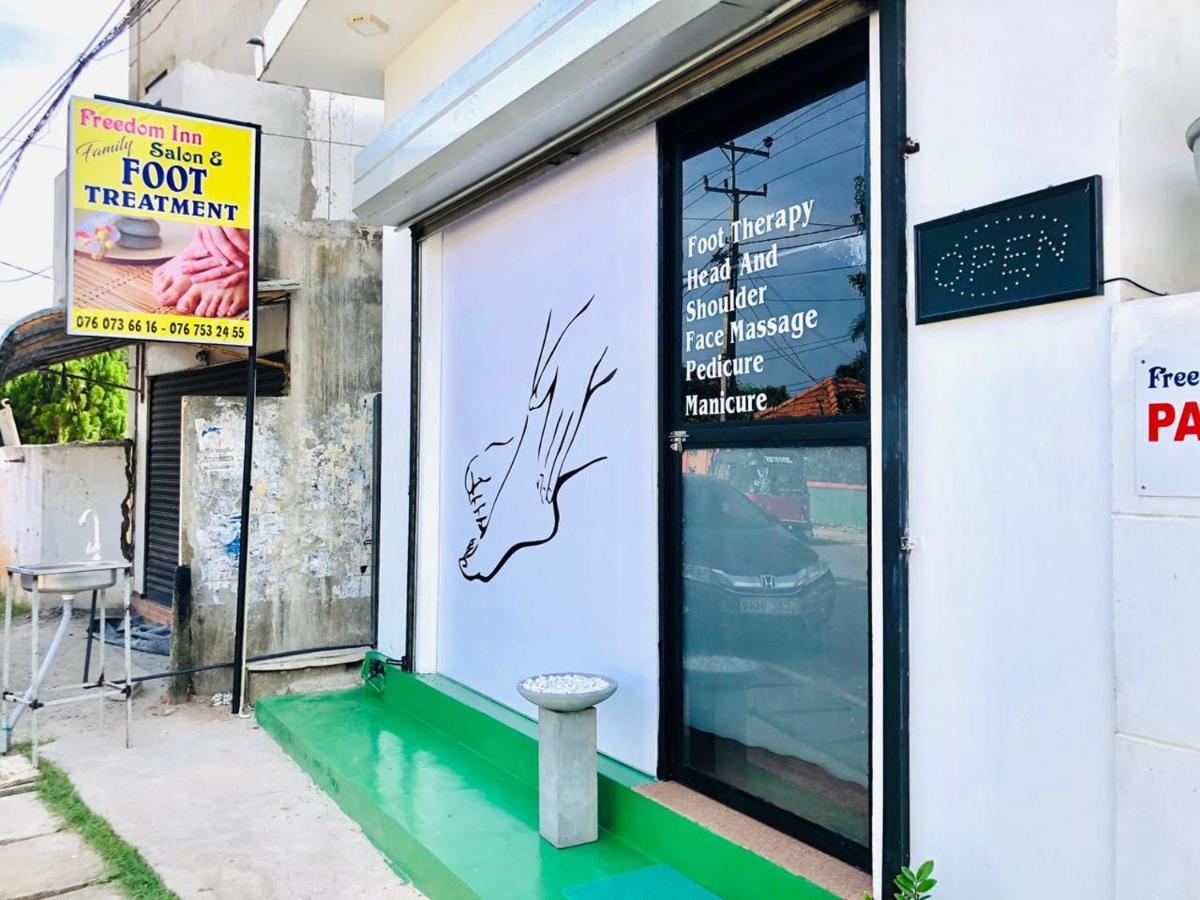 Freedom Inn Negombo Luaran gambar